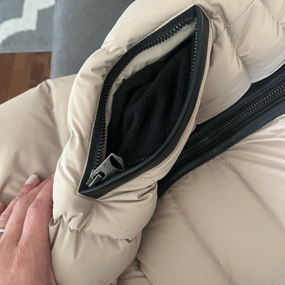 Gorgeous Patsy Mackage. Removable fur trim on hood. Light tan color. Size small. - Picture 7 of 9